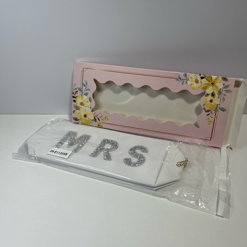 New "Mrs" Letter Cosmetic Bag Bridal Bachelorette gift Makeup Bag - Picture 4 of 6